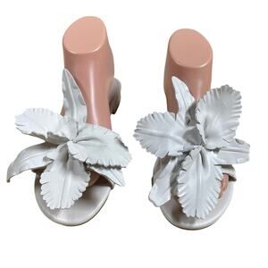 Cecelia New York EUC Lila Slide Sandal White Size 6.5 Oversized Flower Leather